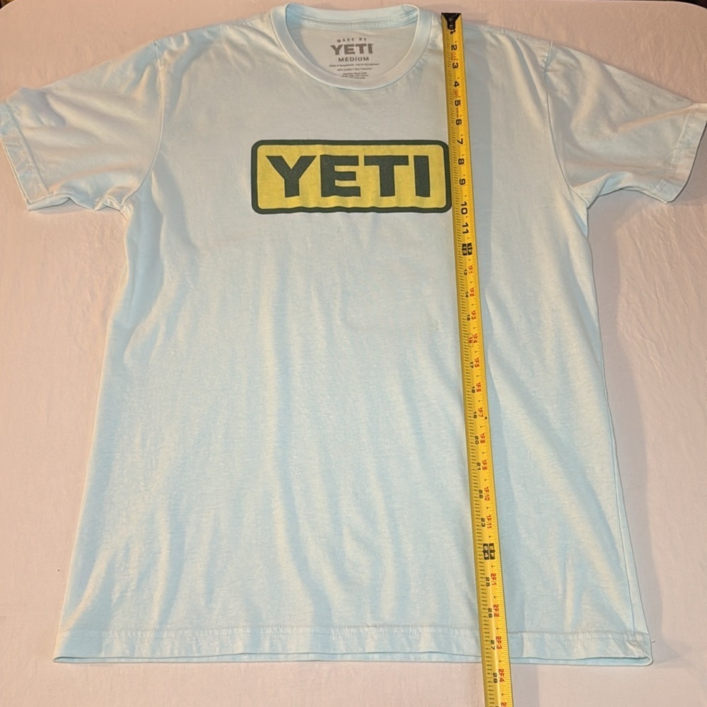 Yeti Men's Light Blue Short Sleeve Logo Badge Graphic Tshirt Size Medium VGUC - Picture 8 of 8